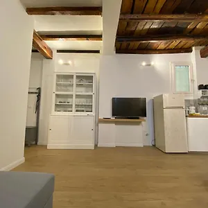 Il Cortile Tra I Portici , Bologna Italien