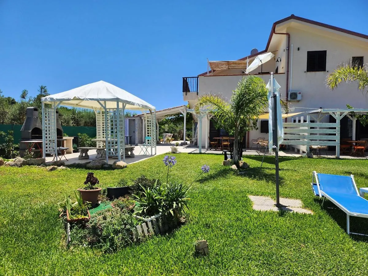 Villa Andrea San Lorenzo Noto 0*,  Italia